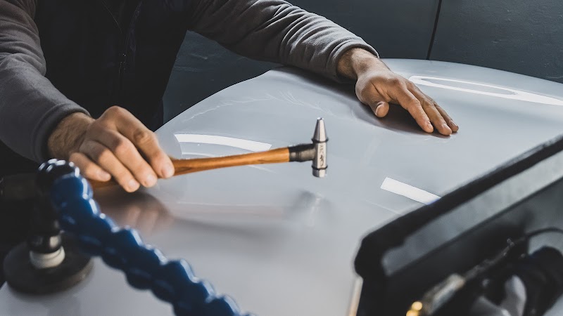 Martelinho de ouro - Júnior martelinho BH / Tiramos amassados do seu veículo sem DANIFICAR A PINTURA!