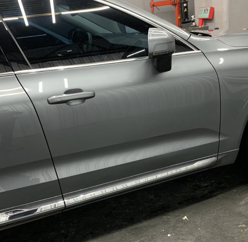 Vex Funilaria e Pintura Express - Serviços Rápidos de Martelinho de Ouro, Funilaria, Pintura de Veículos em Curitiba