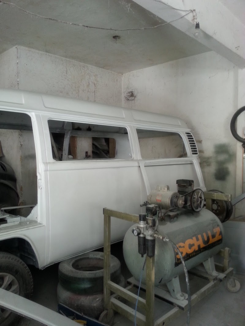 Oficina automotiva modelo pintura e funilaria