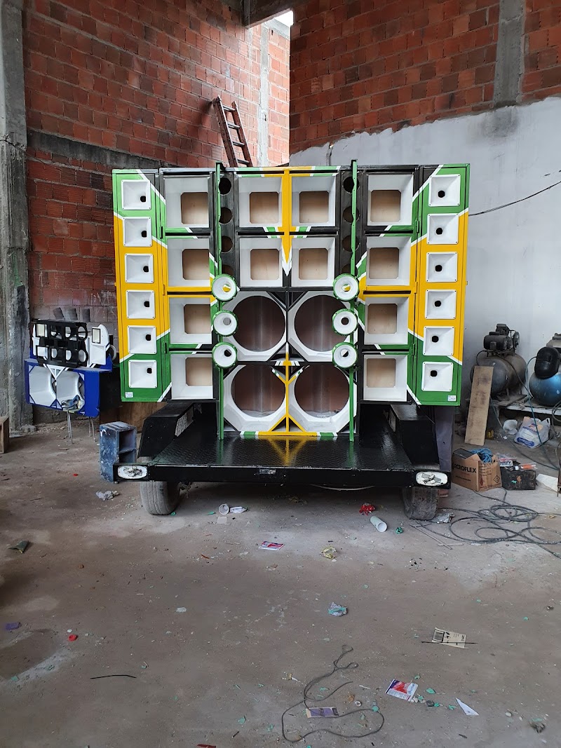 Leo Caixas e Estruturas