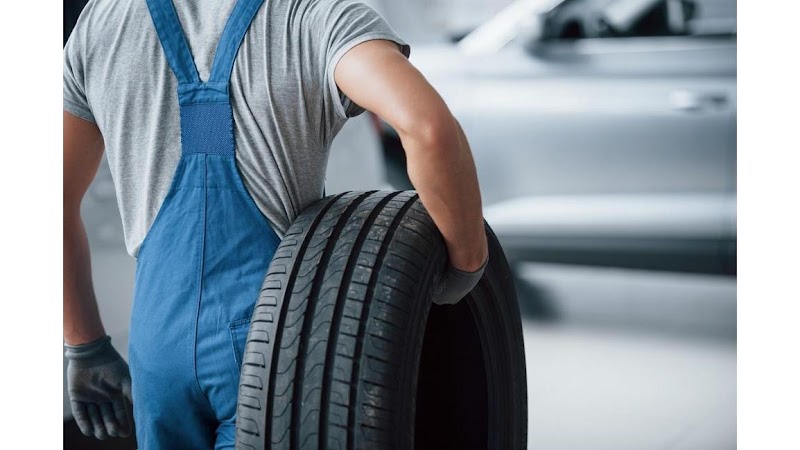 Bruno Suspensões Auto Center -Alinhamneto 3D Balançeamneto Suspensões, Freios e Serviços Automotivos