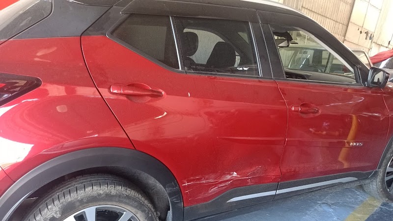 Black & White Funilaria e Pintura