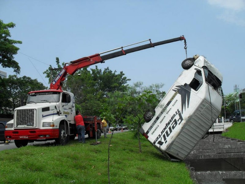 Formiga Guinchos – Socorro Veicular, Içamentos, Munk e Transporte de Máquinas