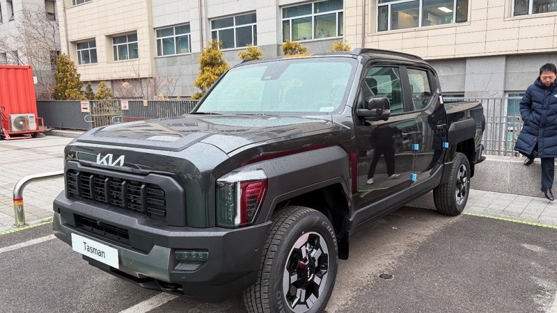 A Kia Tasman chega ao Brasil por R$ 249.990 — exatamente o mesmo preço da RAM Dakota, e R$ 35.910 abaixo da Ranger