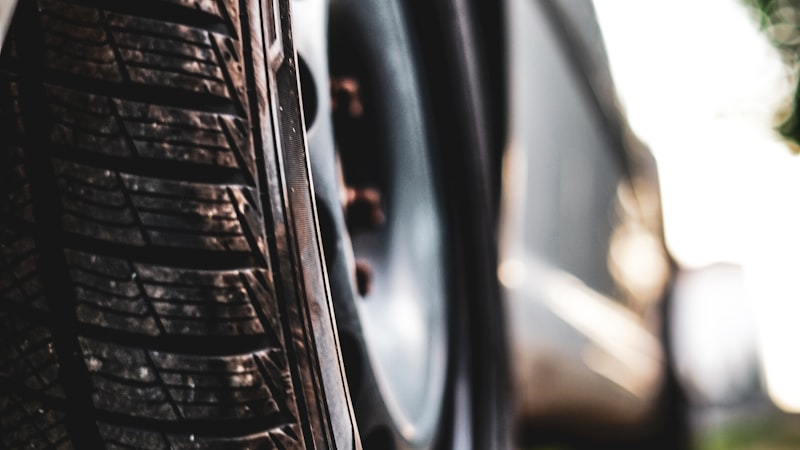 Pneu murcho rouba autonomia do elétrico — e o TPMS só avisa quando já é tarde demais