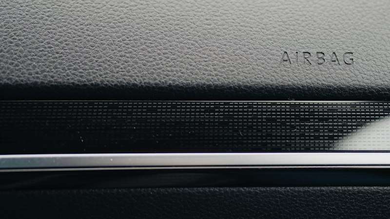 Recall da Ford Maverick 2025: a tampa do painel que cobre o airbag pode se soltar, e o conserto toma um dia inteiro de oficina