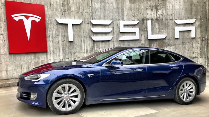 A Tesla ignorou a América do Sul por mais de uma década. Agora ela abriu empresa no Uruguai, fechou acordo na Argentina — e os sinais sobre o Brasil já não são mais sutis
